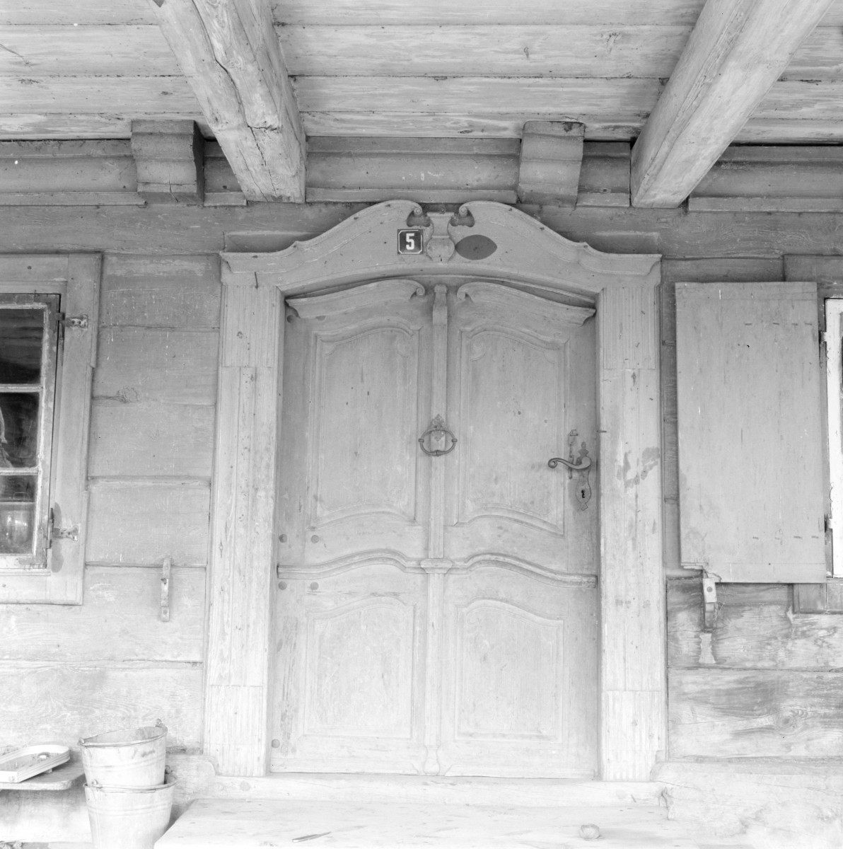 dom podcieniowy nr 5 (d. 27) - drzwi główne, skan 1