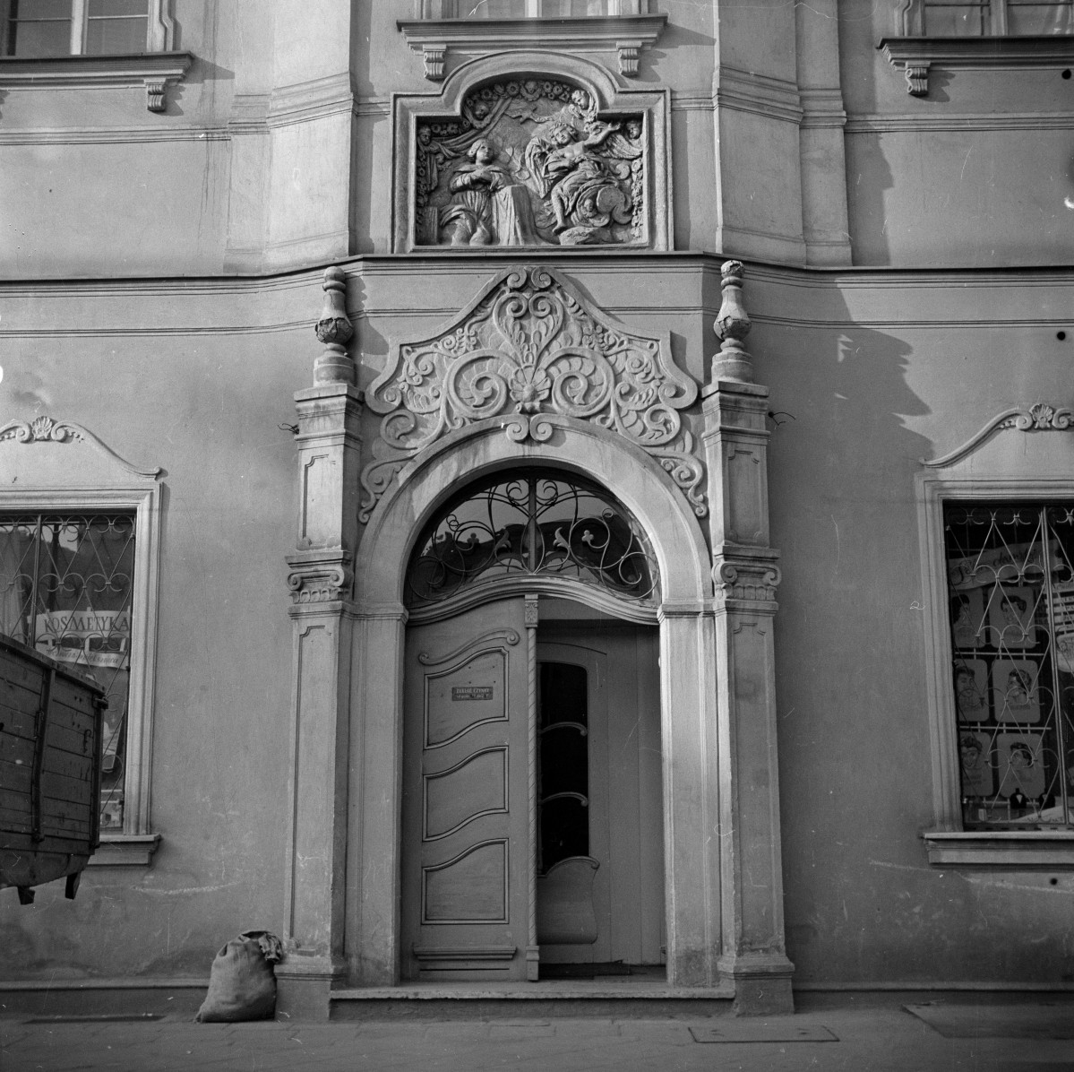 kamienica - elewacja frontowa, portal, skan 1