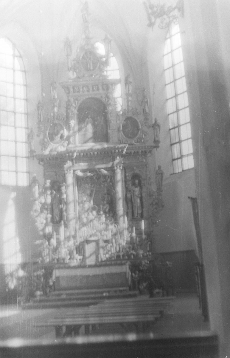 kościół parafialny pw. św. Mateusza - wnętrze ołtarz główny, skan 1