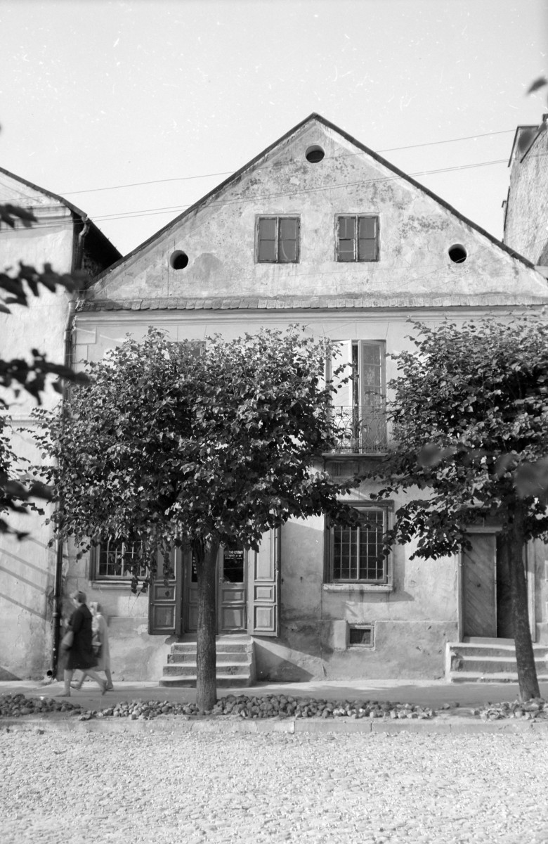 pl. Kościuszki, dawny Rynek nr: 8  - elewacja frontowa, skan 1