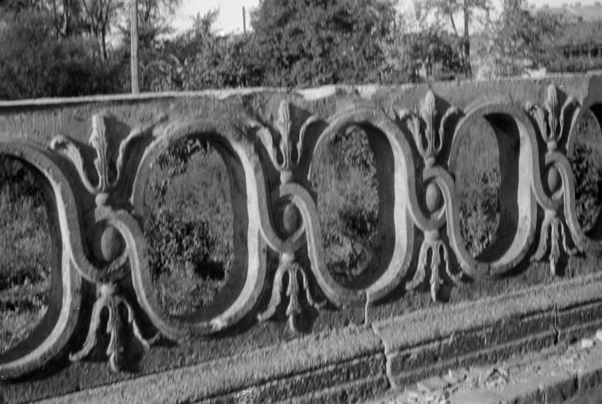 pałac Branickich - balustrada na tarasie, skan 1