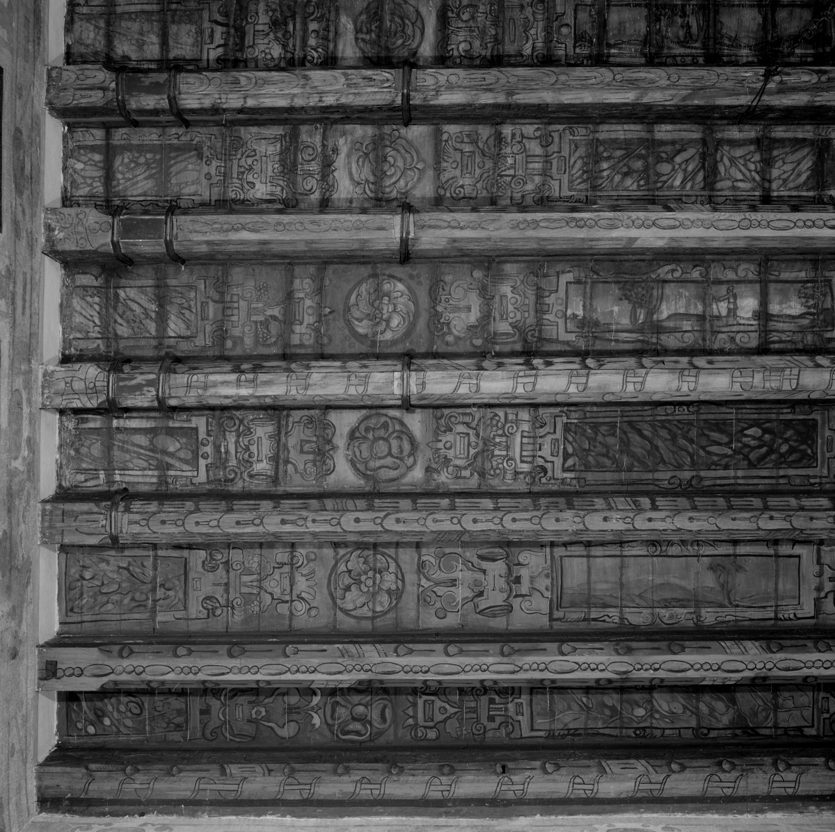 pałac Biskupów Krakowskich - Izba Stołowa Górna /sala portretowa/ /I p./ - fragment stropu, skan 1