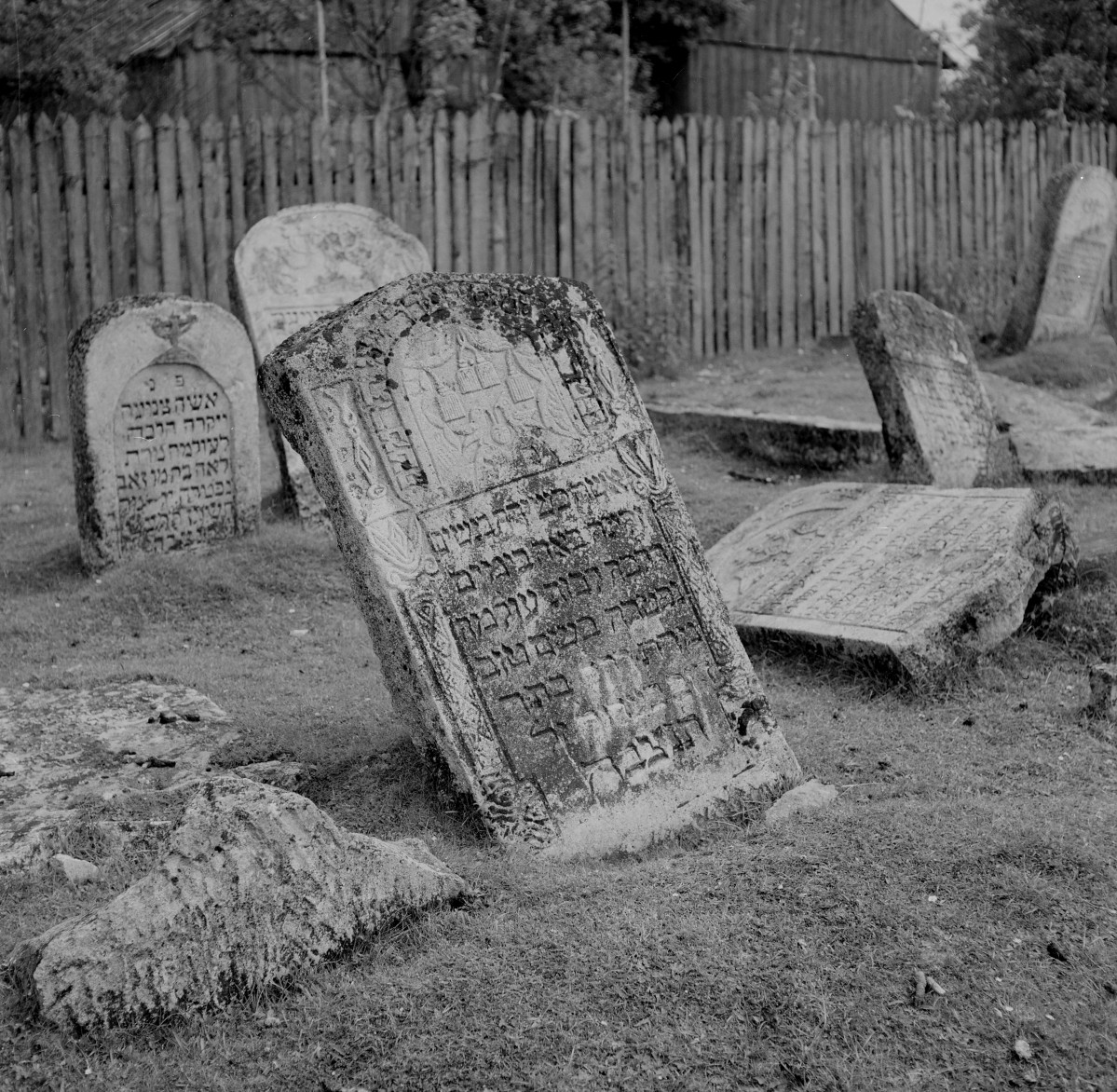 Cmentarz, Kirkut - macewy, skan 1