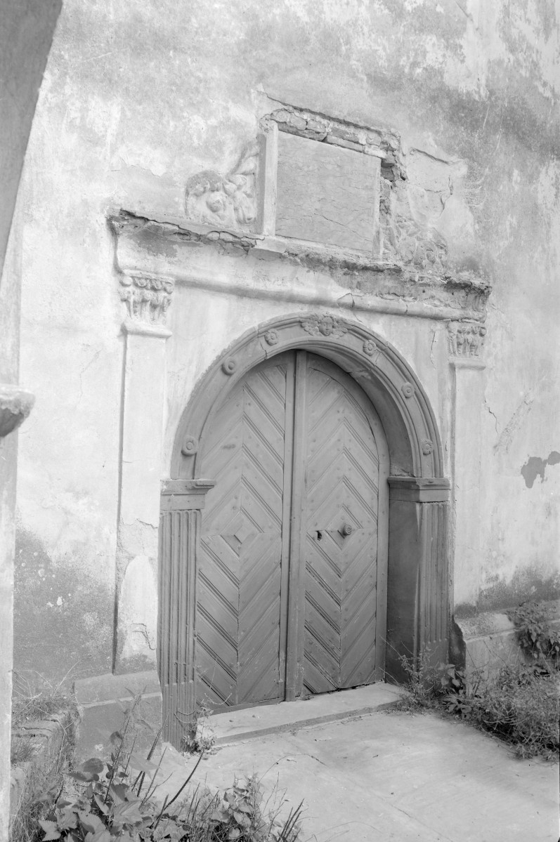 kościół pw. św. Ducha - elewacja wschodnia - elewacja południowa - portal, skan 1