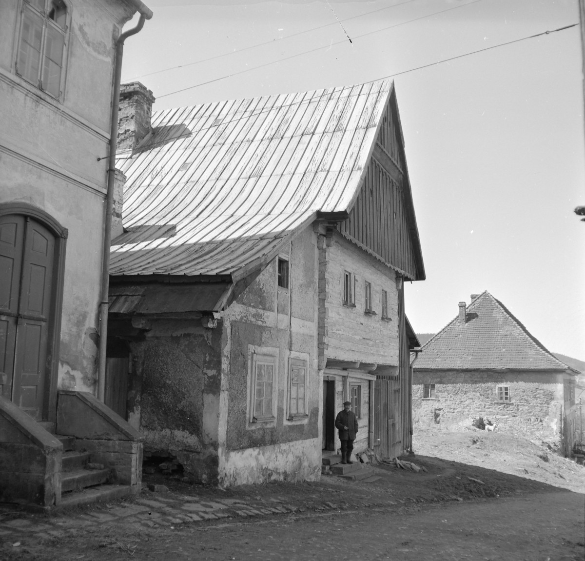 Elewacja domu. Szczyt. Konstrukcja zrębowa., skan 1