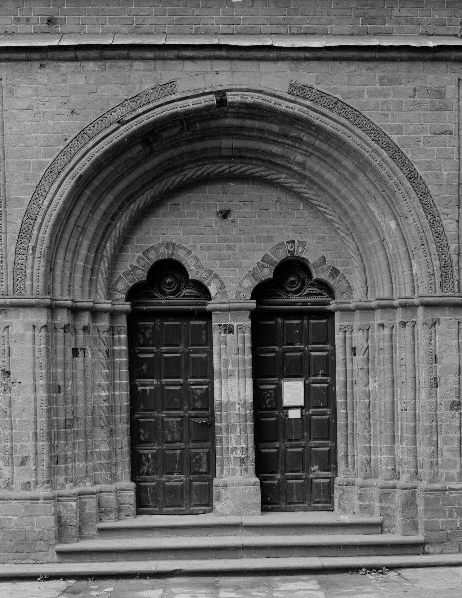 zespół klasztorny Dominikanów, kościół pw. św. Jakuba - portal północny, skan 1