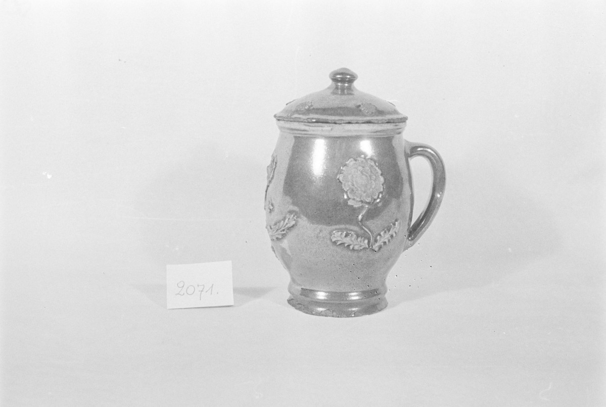 Muzeum Narodowe w Warszawie, dzbanek z pokrywką, kolor brąż "Bolesławiec", skan 1