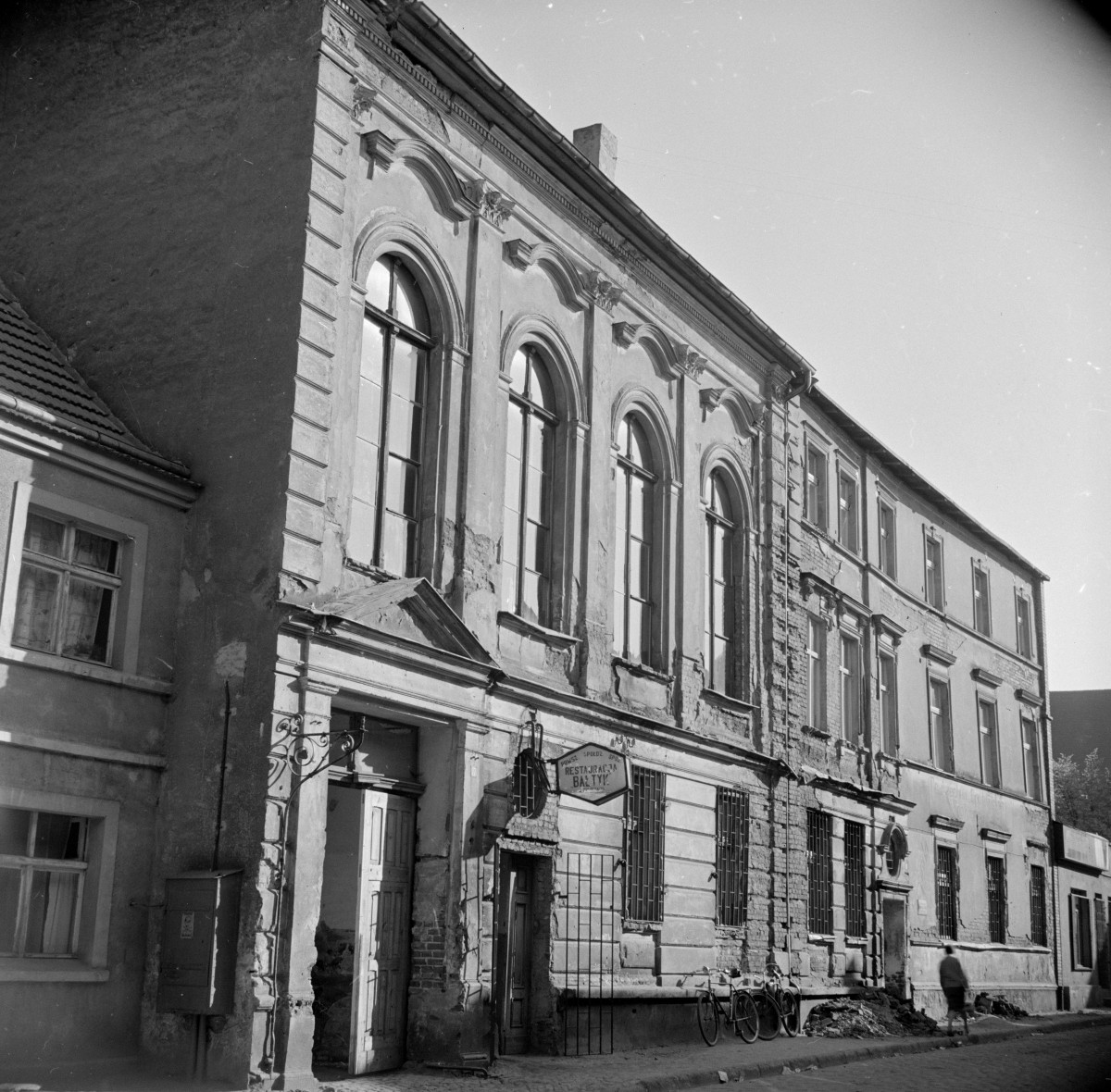 kamienica - elewacja frontowa, skan 1