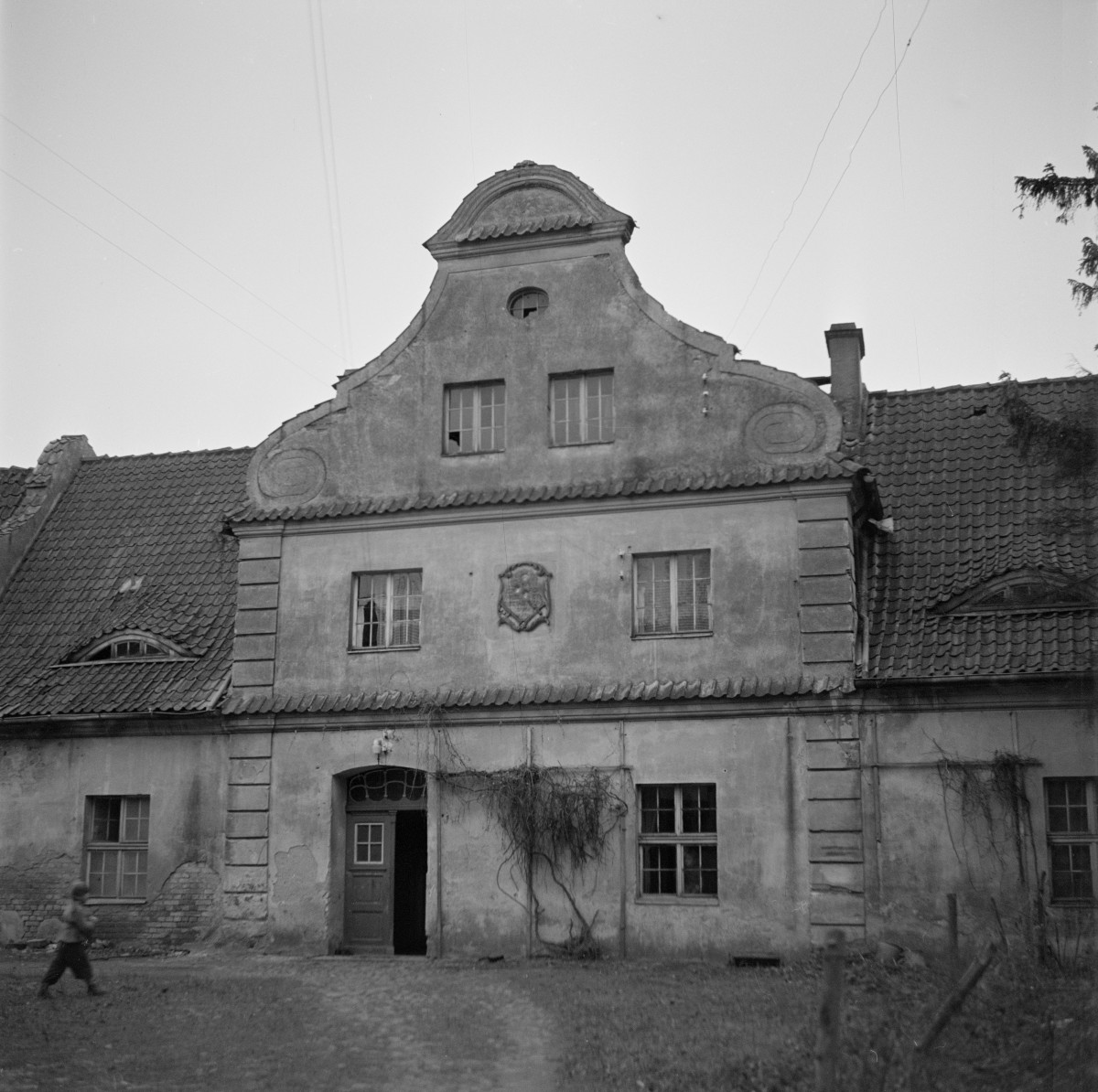 plebania - elewacja frontowa, skan 1
