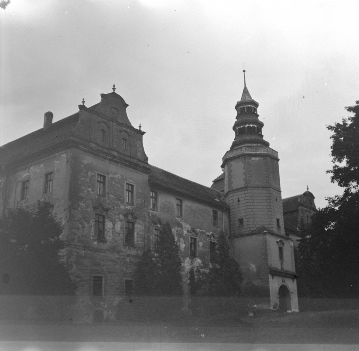 zamek książąt opolskich - elewacja frontowa - wieża bramna, skan 1