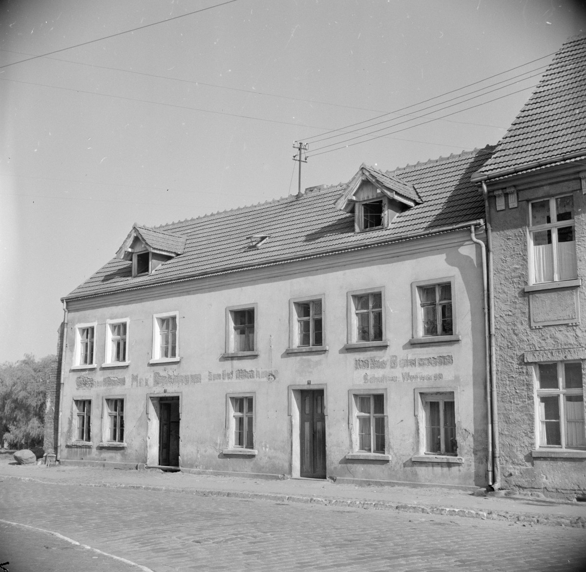 kamienica - elewacja frontowa, skan 1