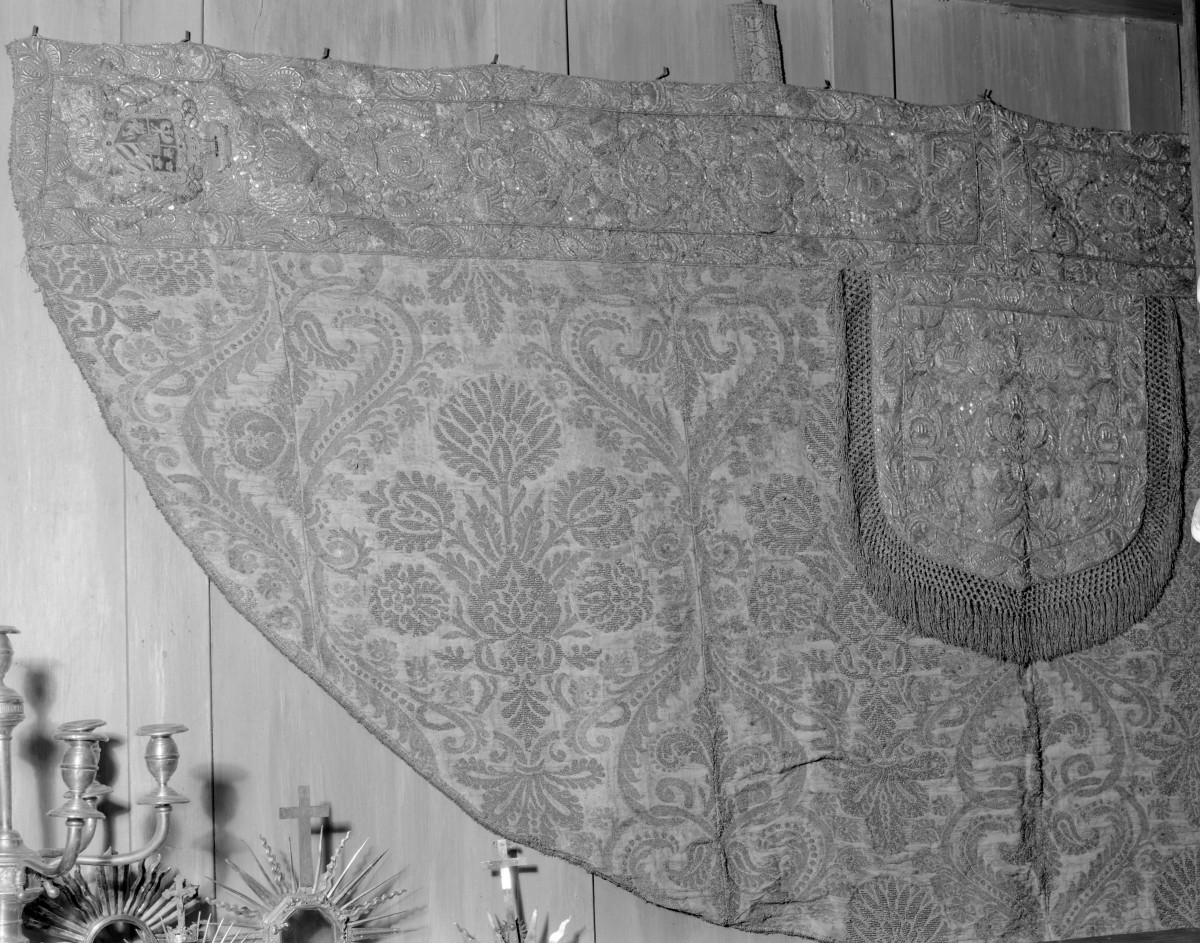 kościół pw. Wniebowzięcia Najświętszej Maryi Panny i św. Zygmunta - skarbiec katedralny - zbiory - kapa biała - fragment, skan 1