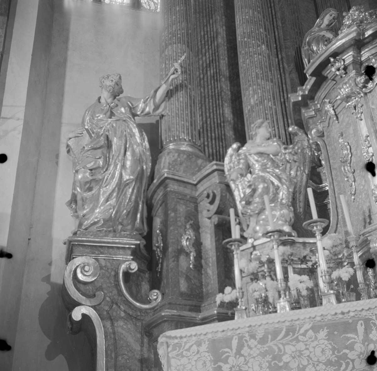 katedra Podwyższenia Krzyża Świętego - ołtarz i rzeźba, skan 1