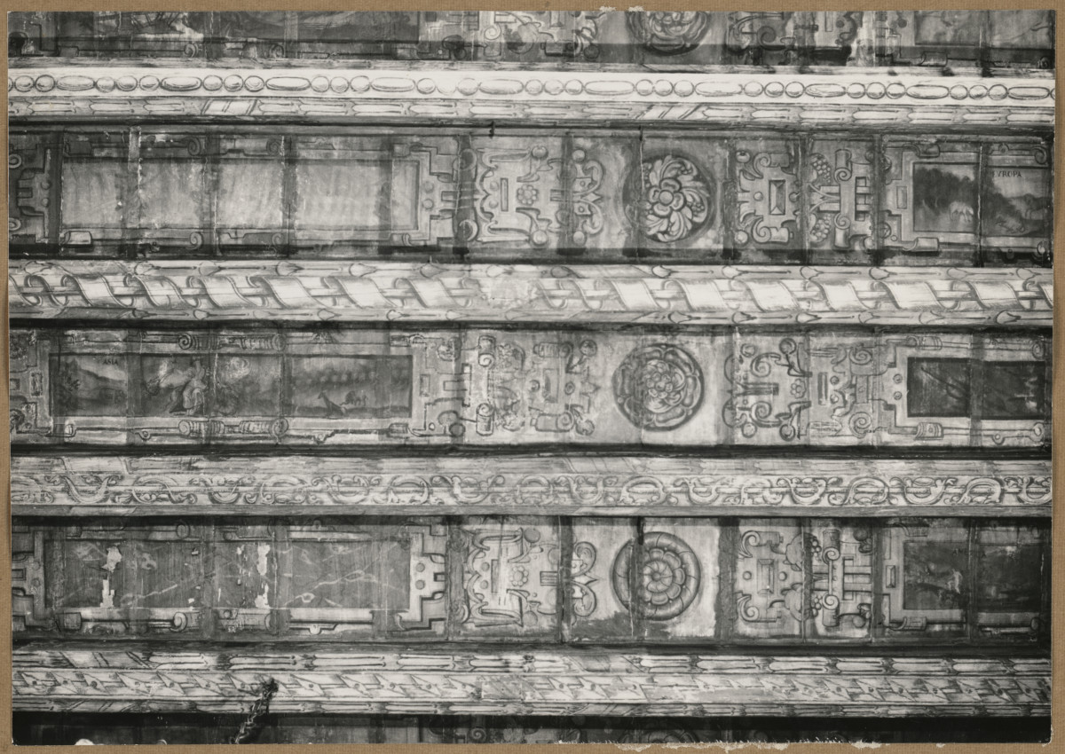 Pałac biskupów - wnętrze, d. sala jadalna, fragment polichromii stropu , skan 1