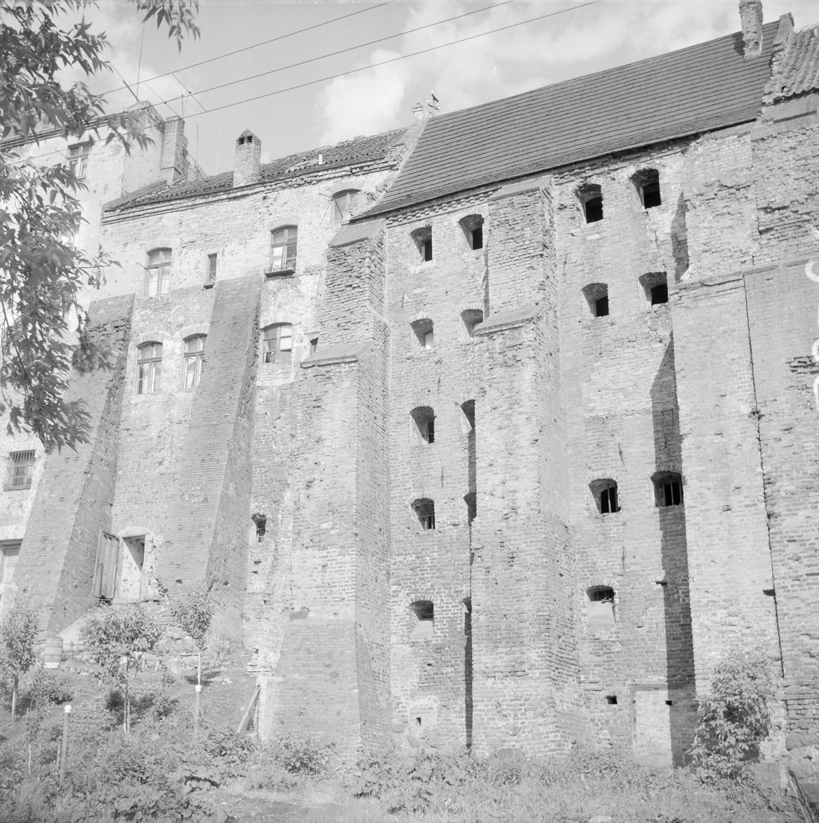 Zespół spichrzy gotyckich - elewacja, skan 1