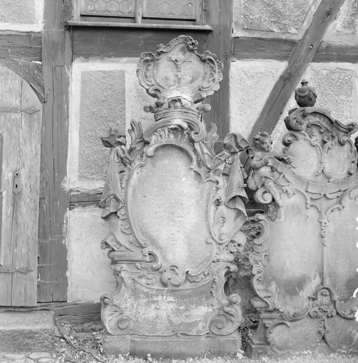 kościół Pokoju im. Trójcy Świętej - elewacja, epitafium, skan 1