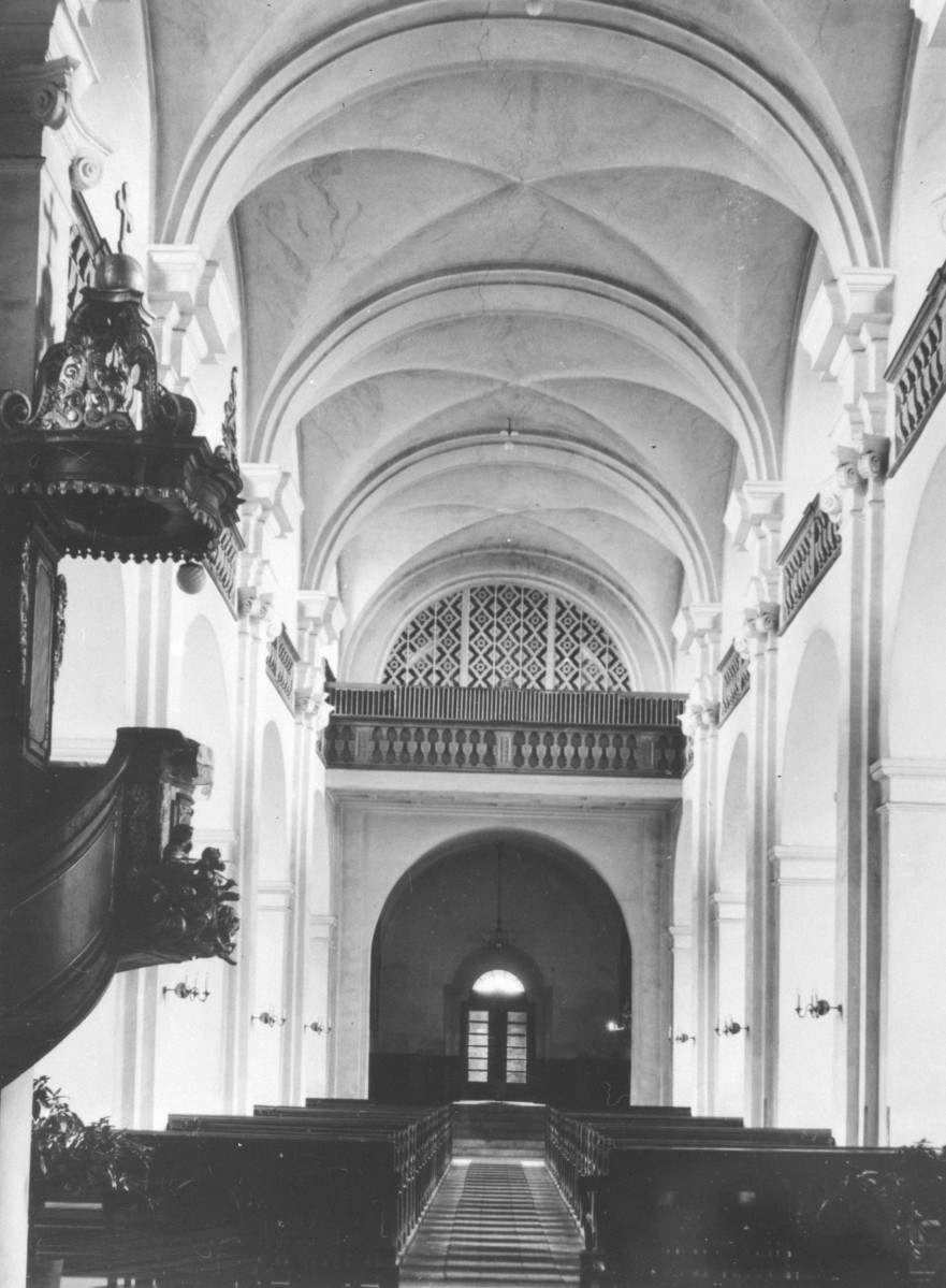 klasztor Dominikanów - kościół pw. Podwyższenia Krzyża Świętego - wnętrze - nawa główna - chór, skan 1
