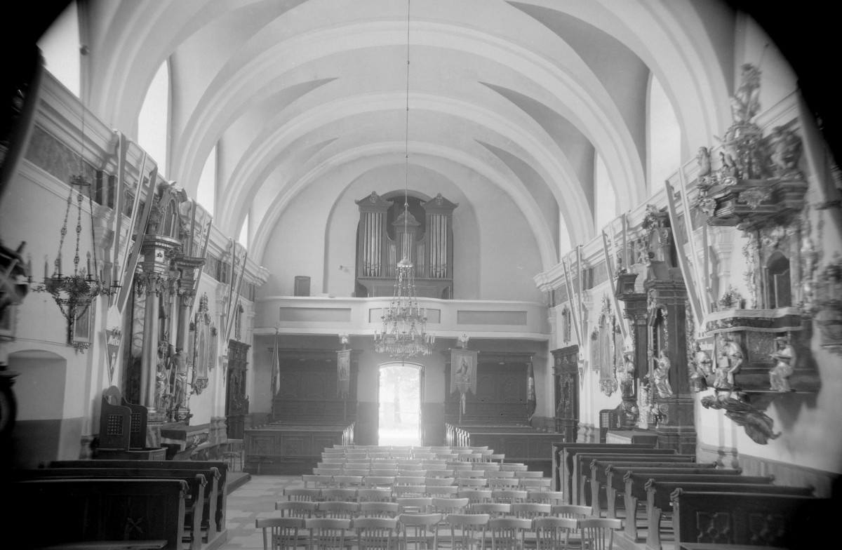 Parafia św. Idziego Opata - wnętrze: empora i prospekt organowy., skan 1