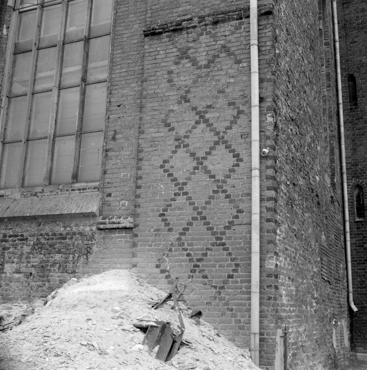 kościół rzymskokatolicki, ob. katedra pw. św. Mikołaja - elewacja północna, układ cegieł, skan 1