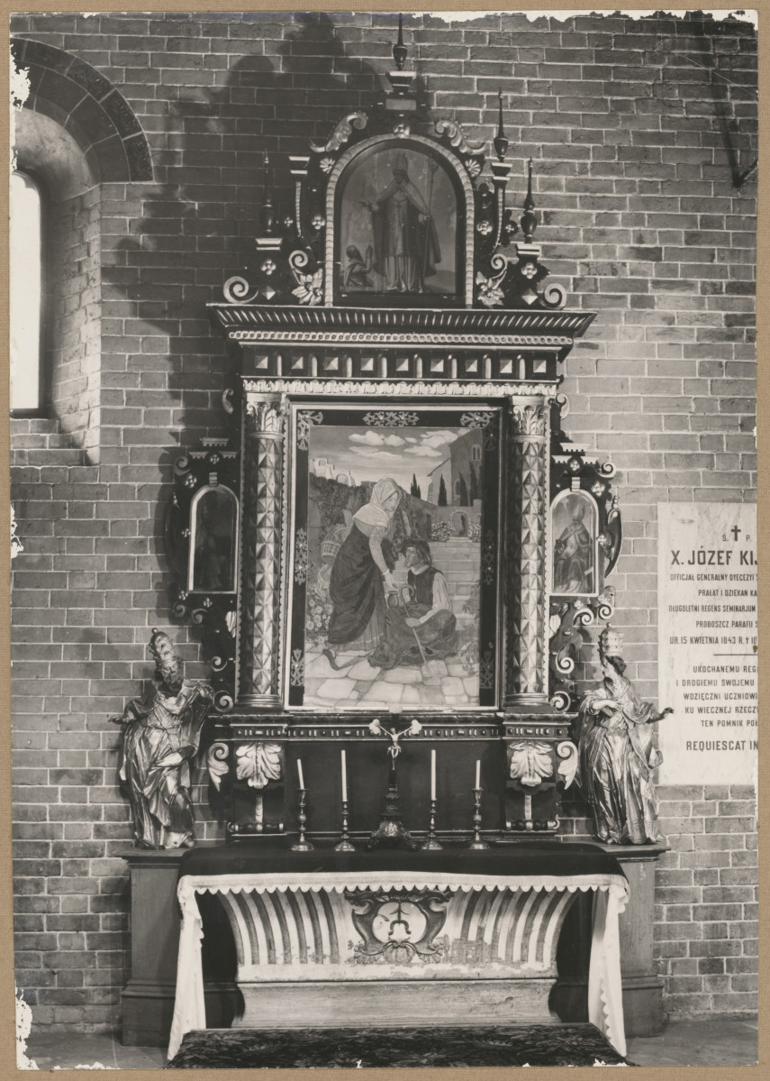  Zespół klasztorny Dominikanów - kościół, wnętrze, widok ołtarza bocznego w nawie bocznej, skan 1