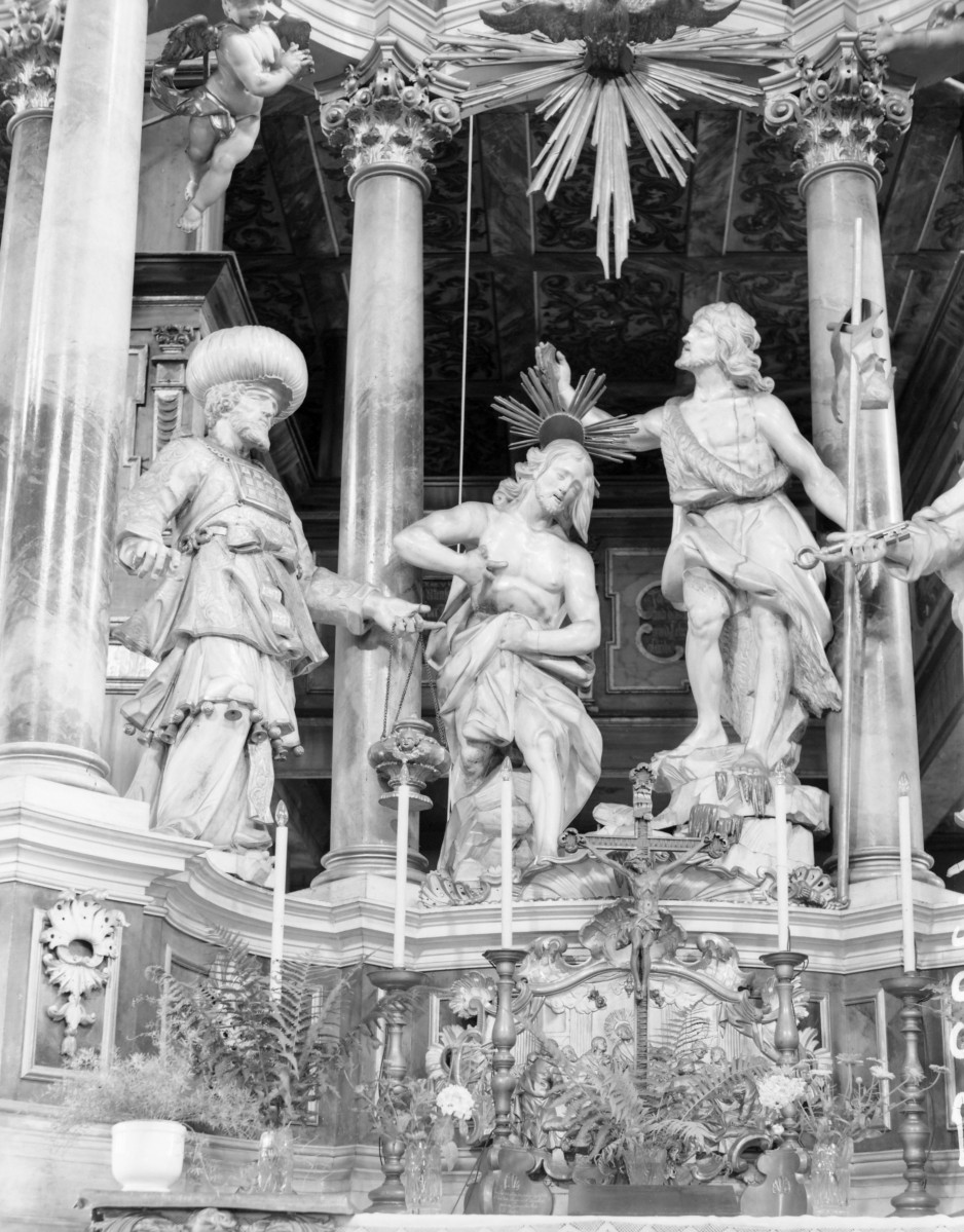 kościół Pokoju im. Trójcy Świętej - wnętrze, ołtarz główny , skan 1