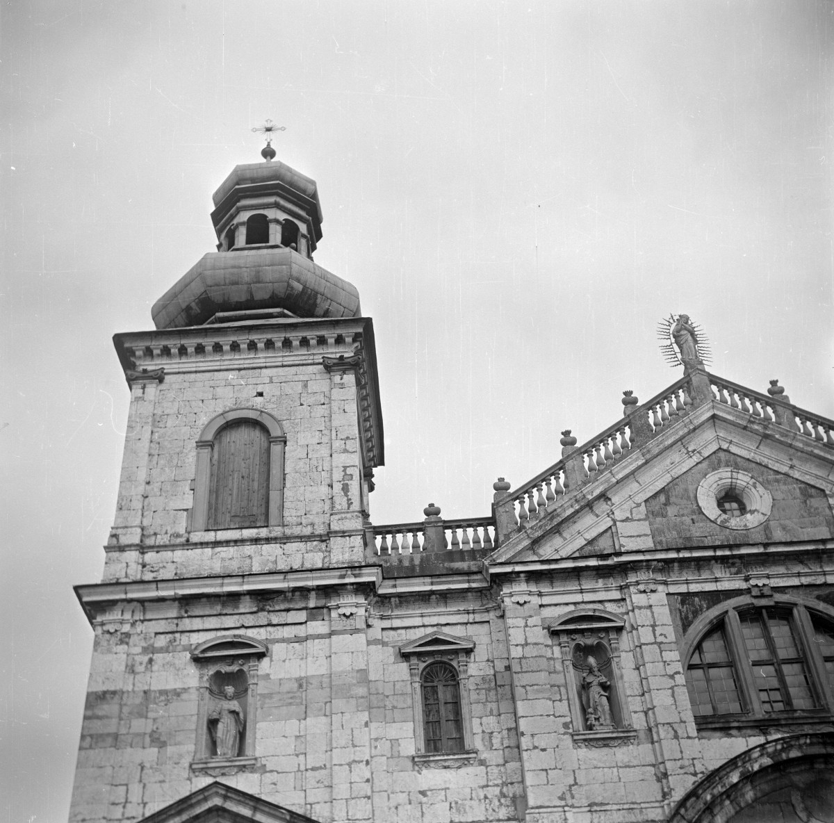 klasztor kamedułów - elewacja, szczyt, wieża, skan 1