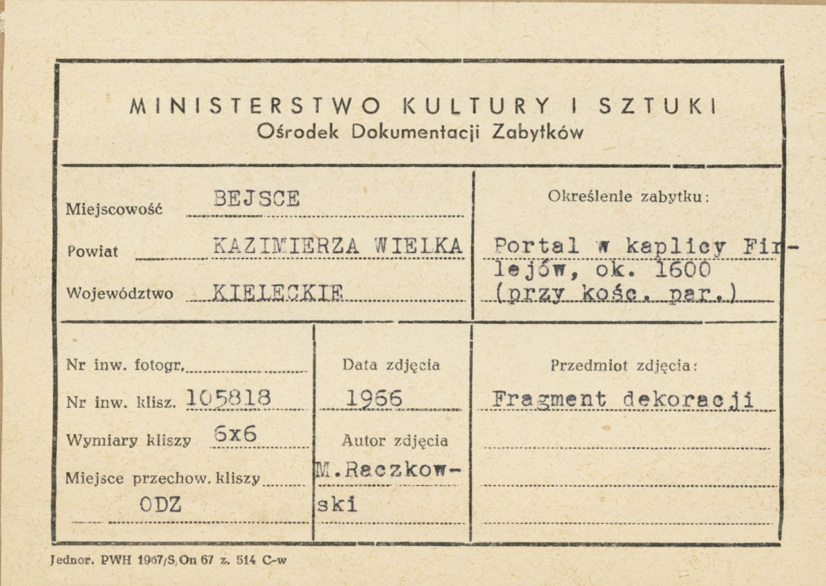 Kaplica Firlejów - portal - fragment dekoracji - maszkaron - metryczka, skan 1