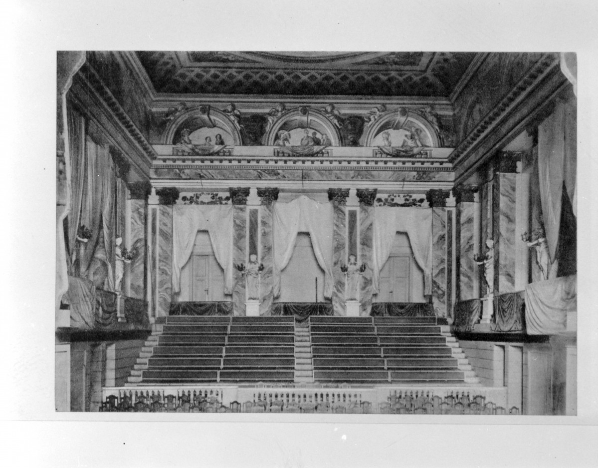 Łazienki Królewskie. Teatr Królewski w Starej Oranżerii. Wnętrze. Widownia (przed 1939).  
Reprodukcja z W. Tatarkiewicz "Łazienki Warszawskie" 1957., skan 1