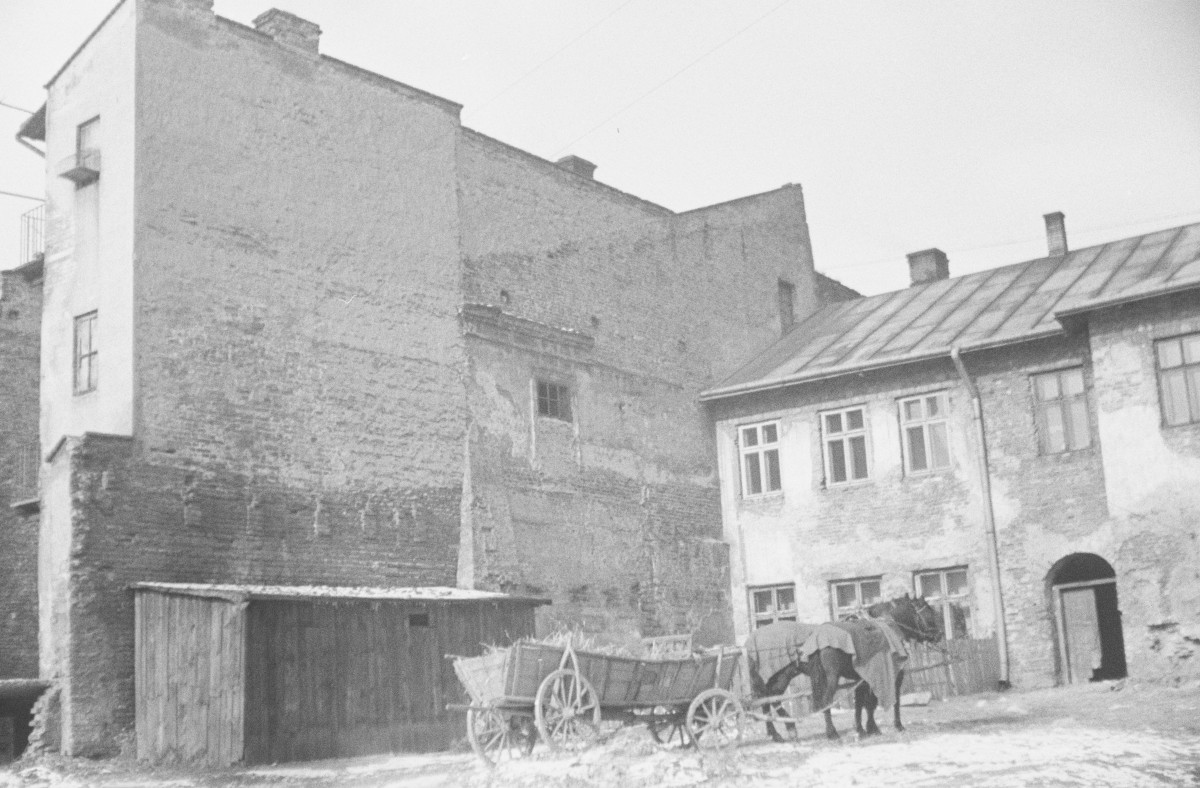 rynek 9 - fragment murów, skan 1