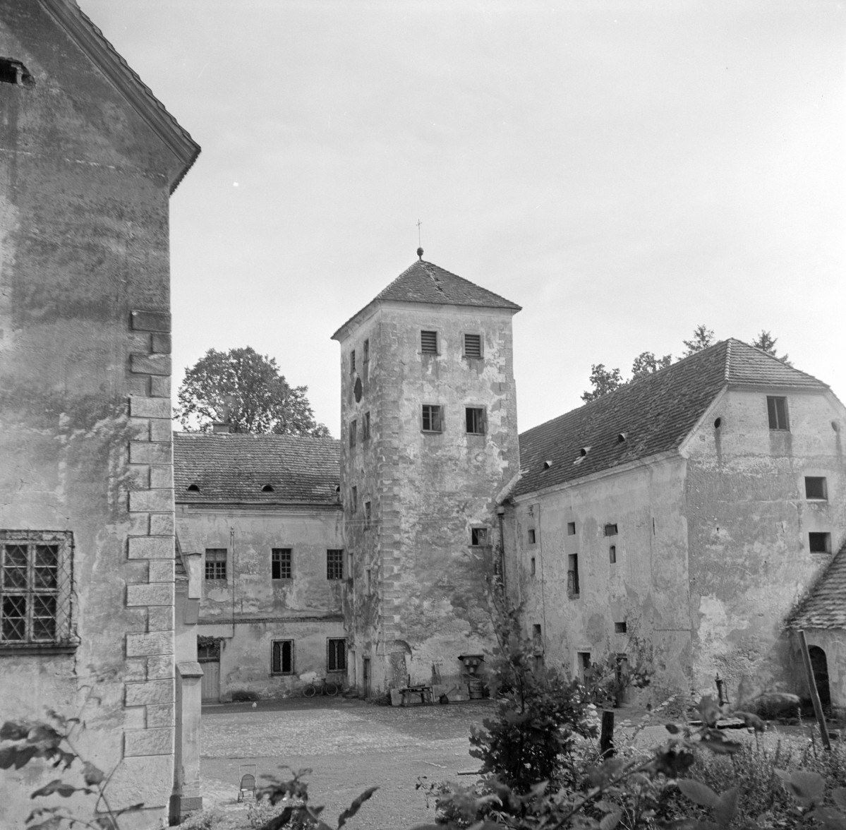 zamek - dziedziniec, skan 1