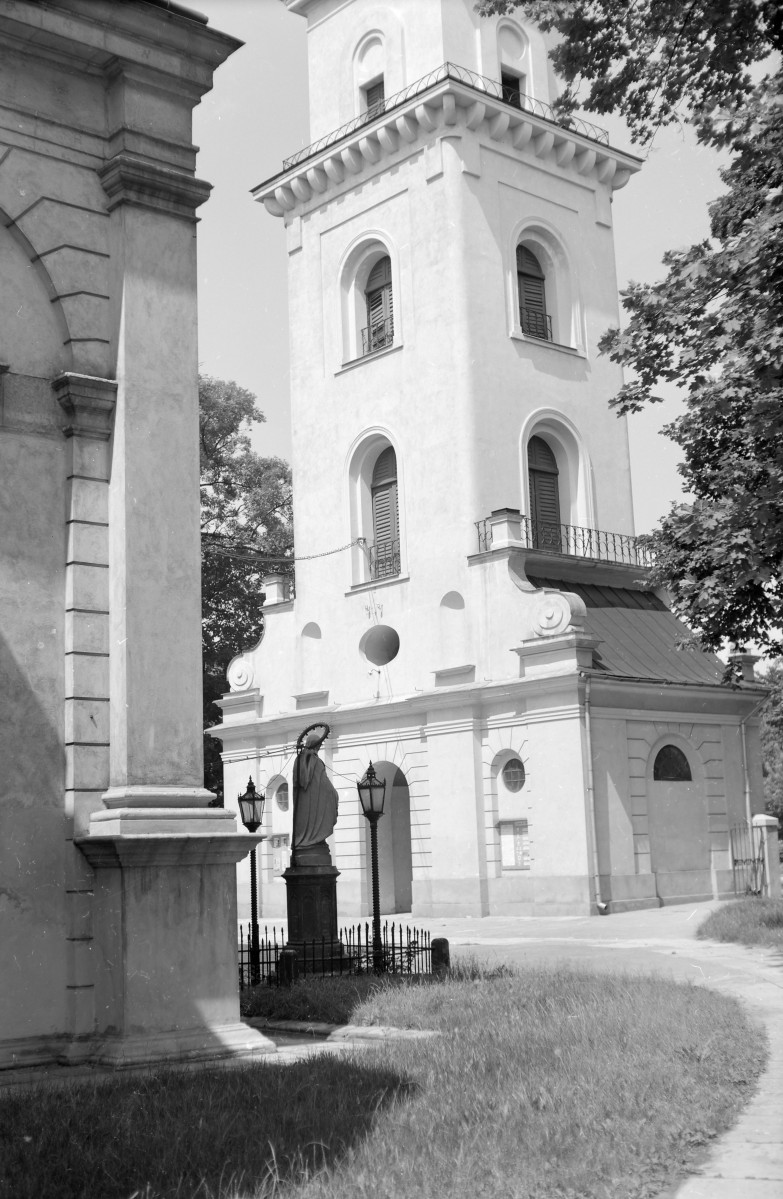 katedra Zmartwychwstania Pańskiego i św. Tomasza Apostoła - dzwonnica, elewacja, skan 1