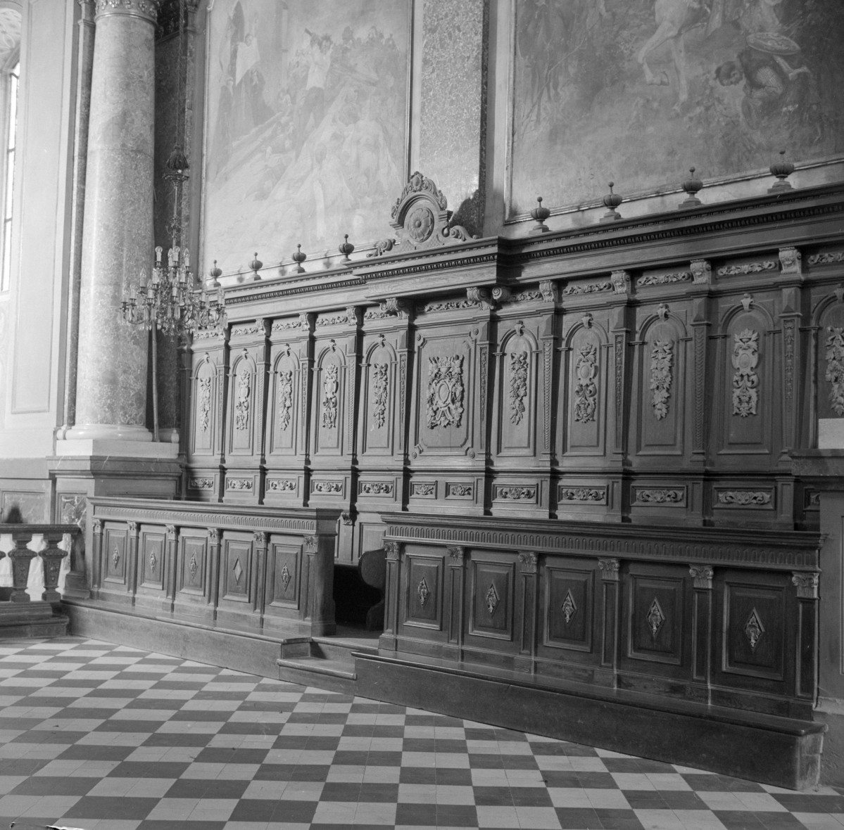 kościół klasztorny pw. św. Jana z Dukli - wnętrze: stalle, skan 1