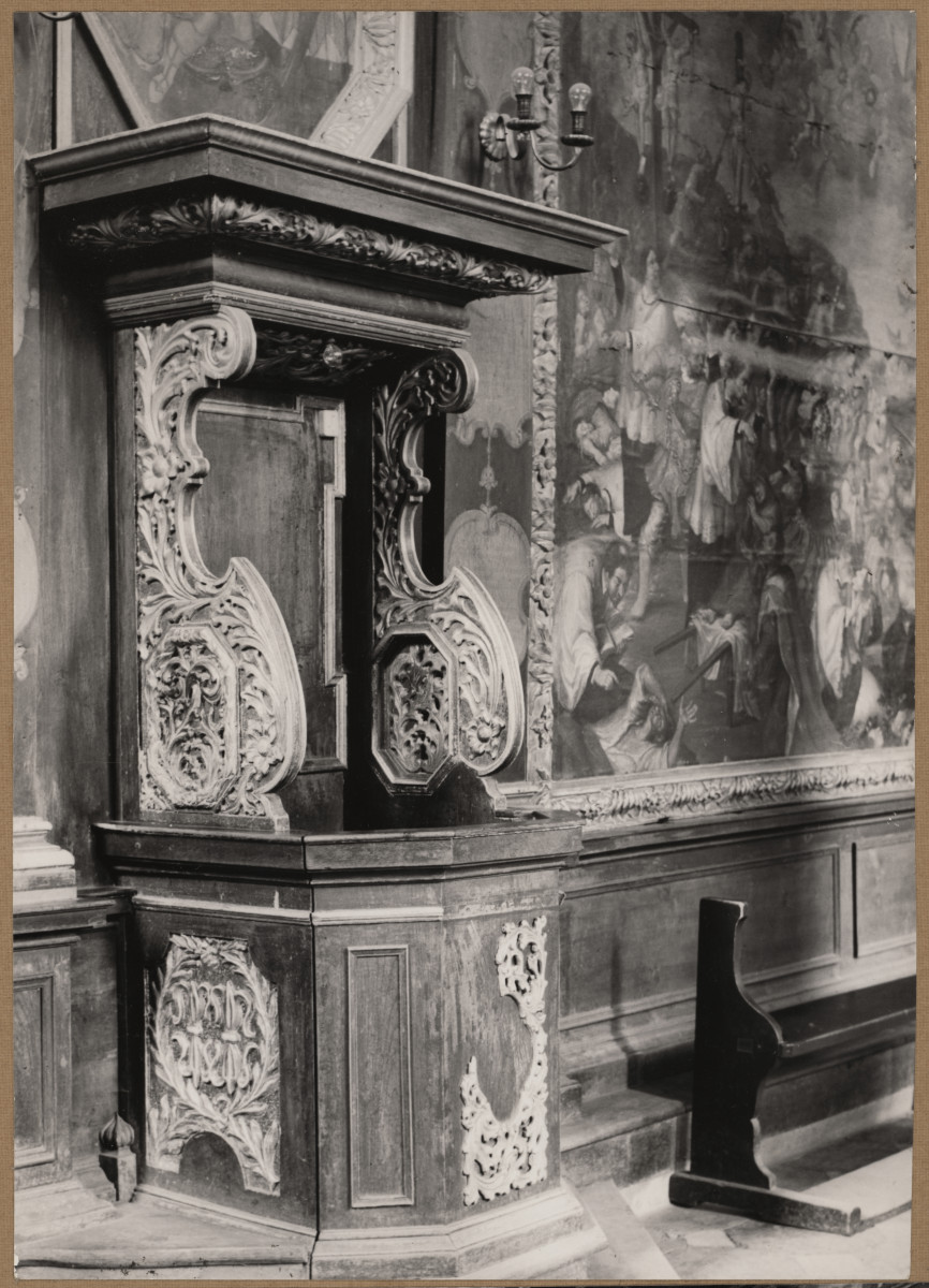  Katedra - wnętrze, widok na konfesjonał , skan 1