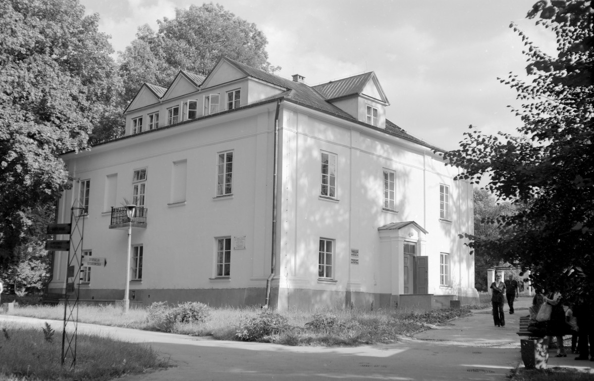 zespół pałacowo - zdrojowy - oficyna /Stary Pałac/ - elewacja północna i zachodnia, skan 1