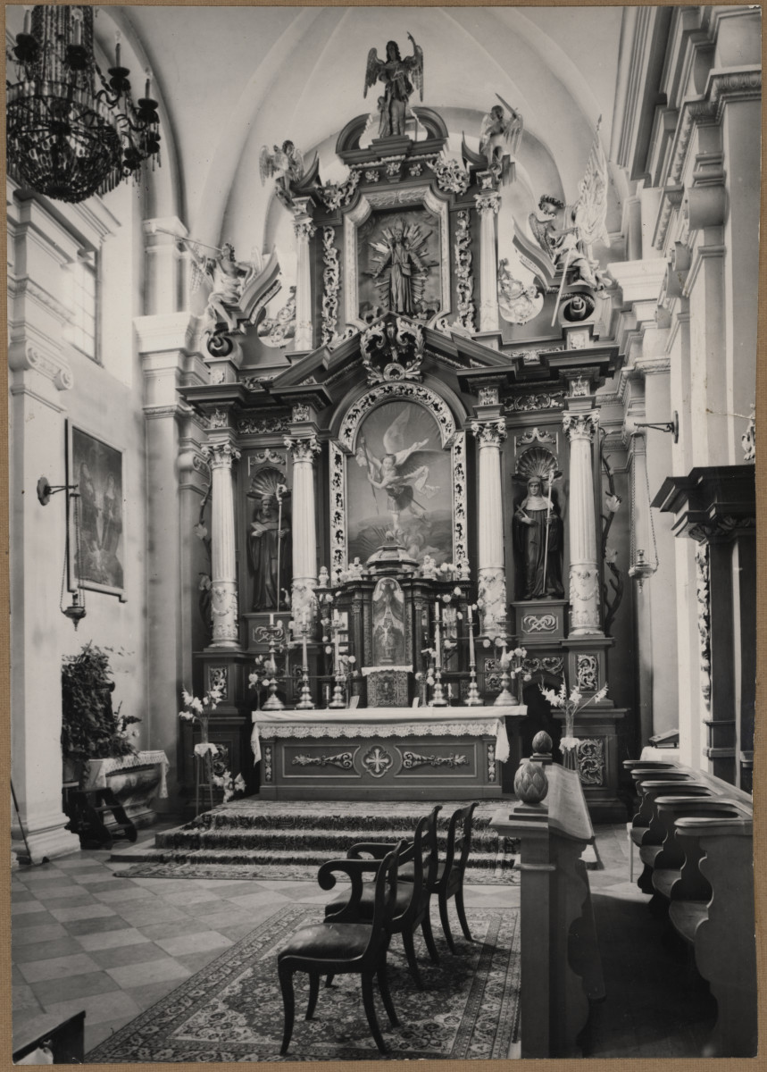 Zespół klasztorny ss. Benedyktynek - kościół, wnętrze, widok ogólny na prezbiterium , skan 1