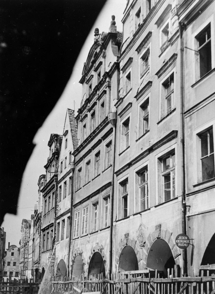 rynek miejski - kamienice - elewacje frontowe, skan 1