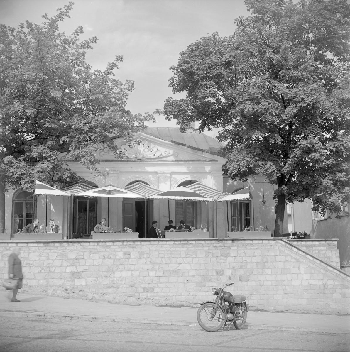 odwach - elewacja frontowa, skan 1