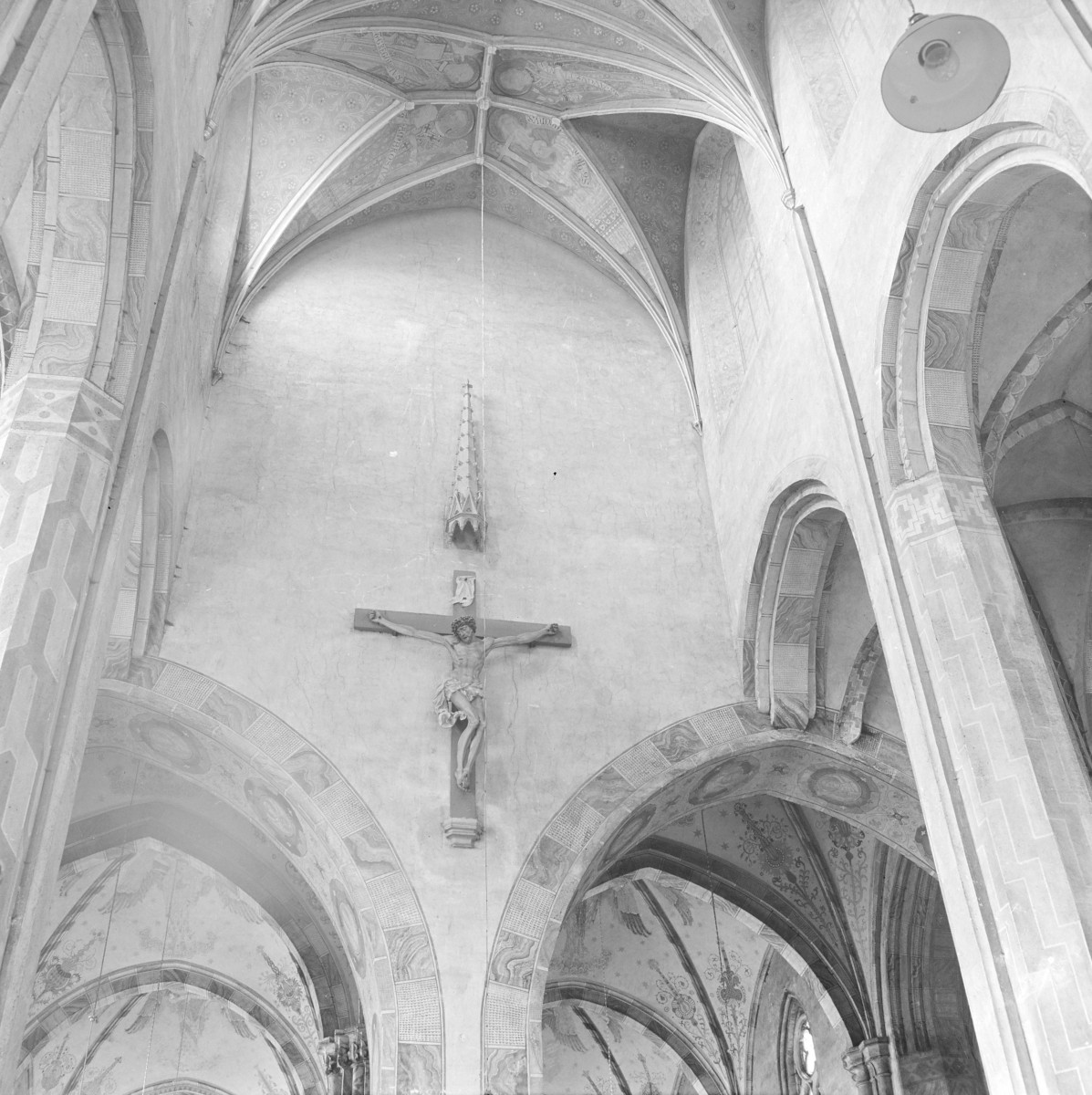 kościół parafialny pw. św. Jerzego - wnętrze: fragment ściany tęczowej, skan 1