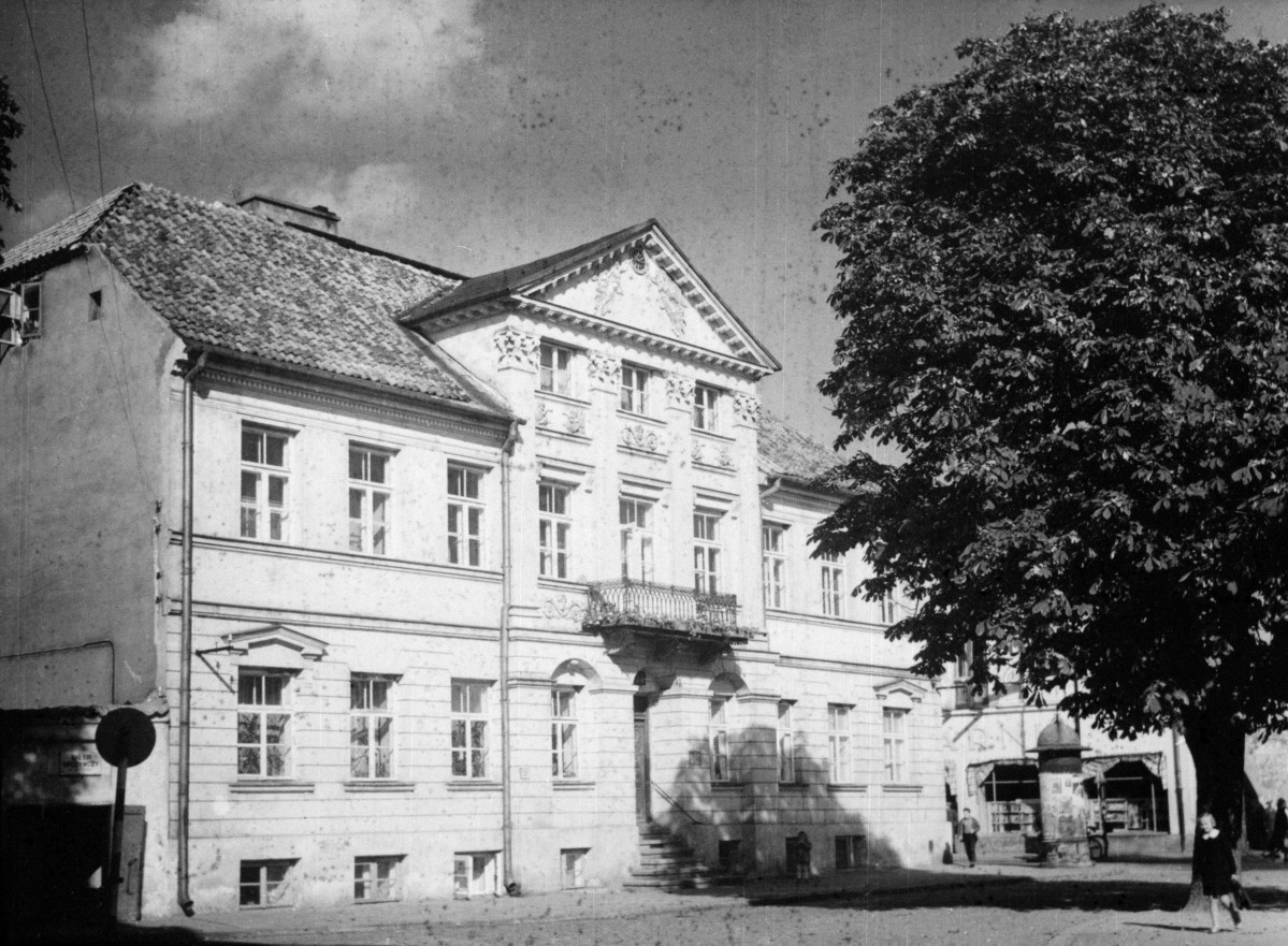 Dom pod Opatrznością, ob. Biblioteka im. Zielińskich - front, skan 1