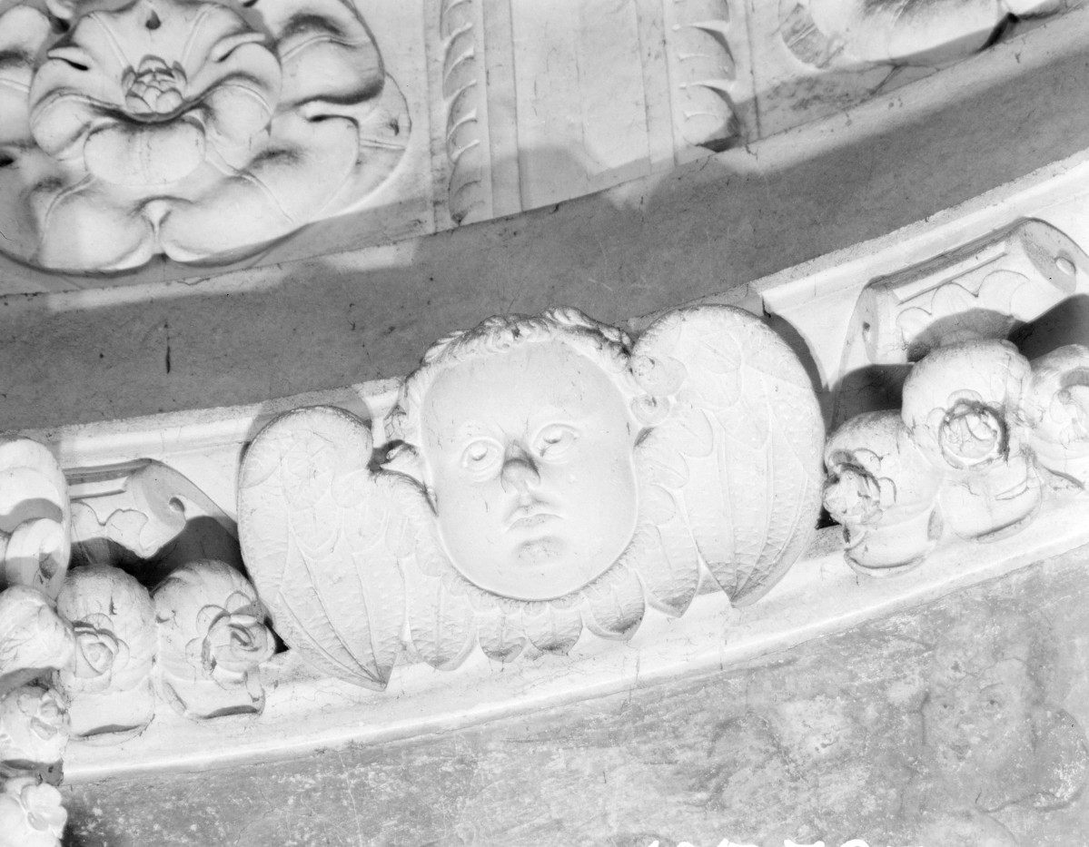 kościół pw. św. Mikołaja - Kaplica Firlejów - wnętrze - gzyms podkopułowy - główka putta, skan 1