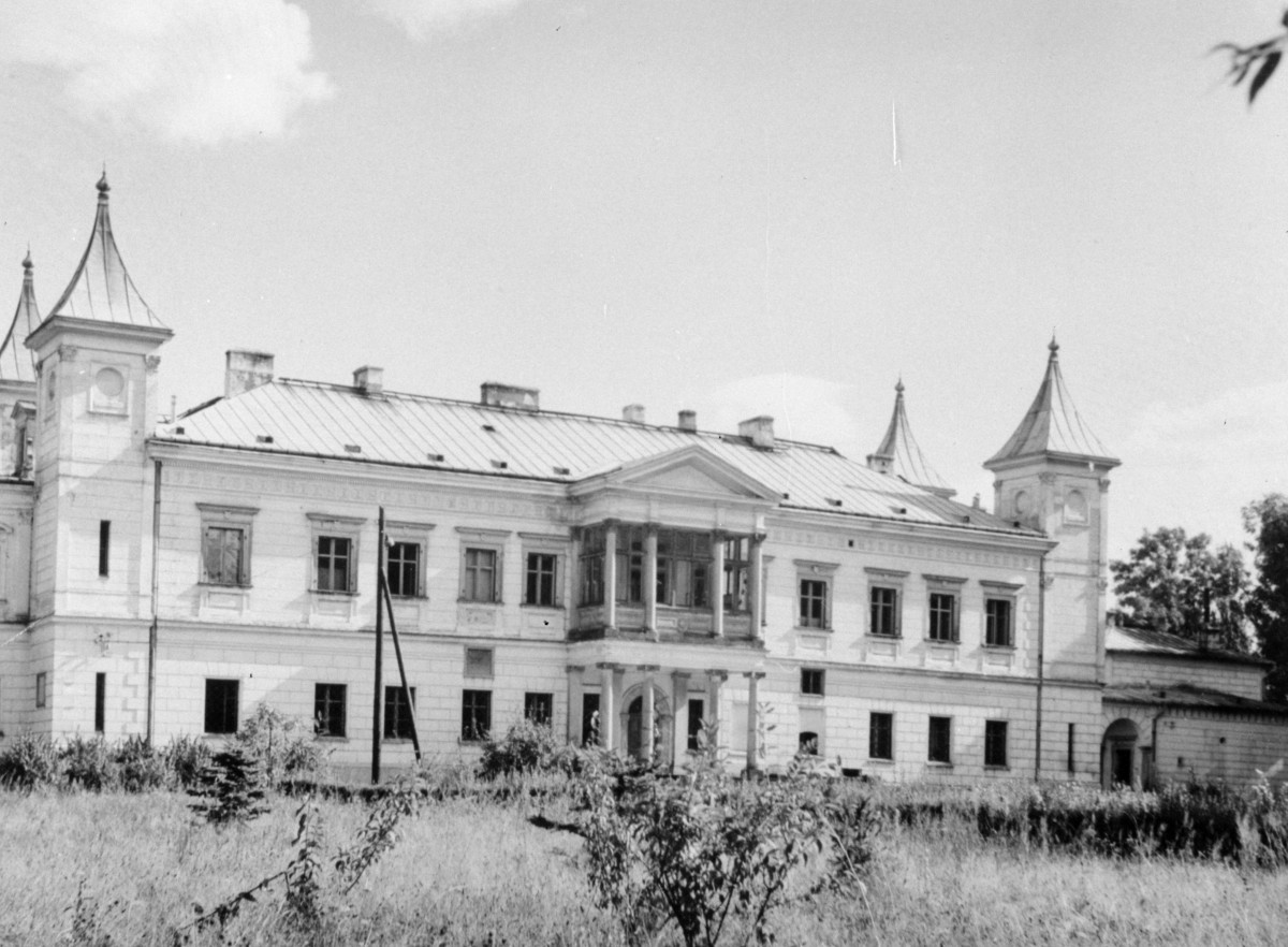 pałac - elewacja frontowa od strony ogrodu, skan 1