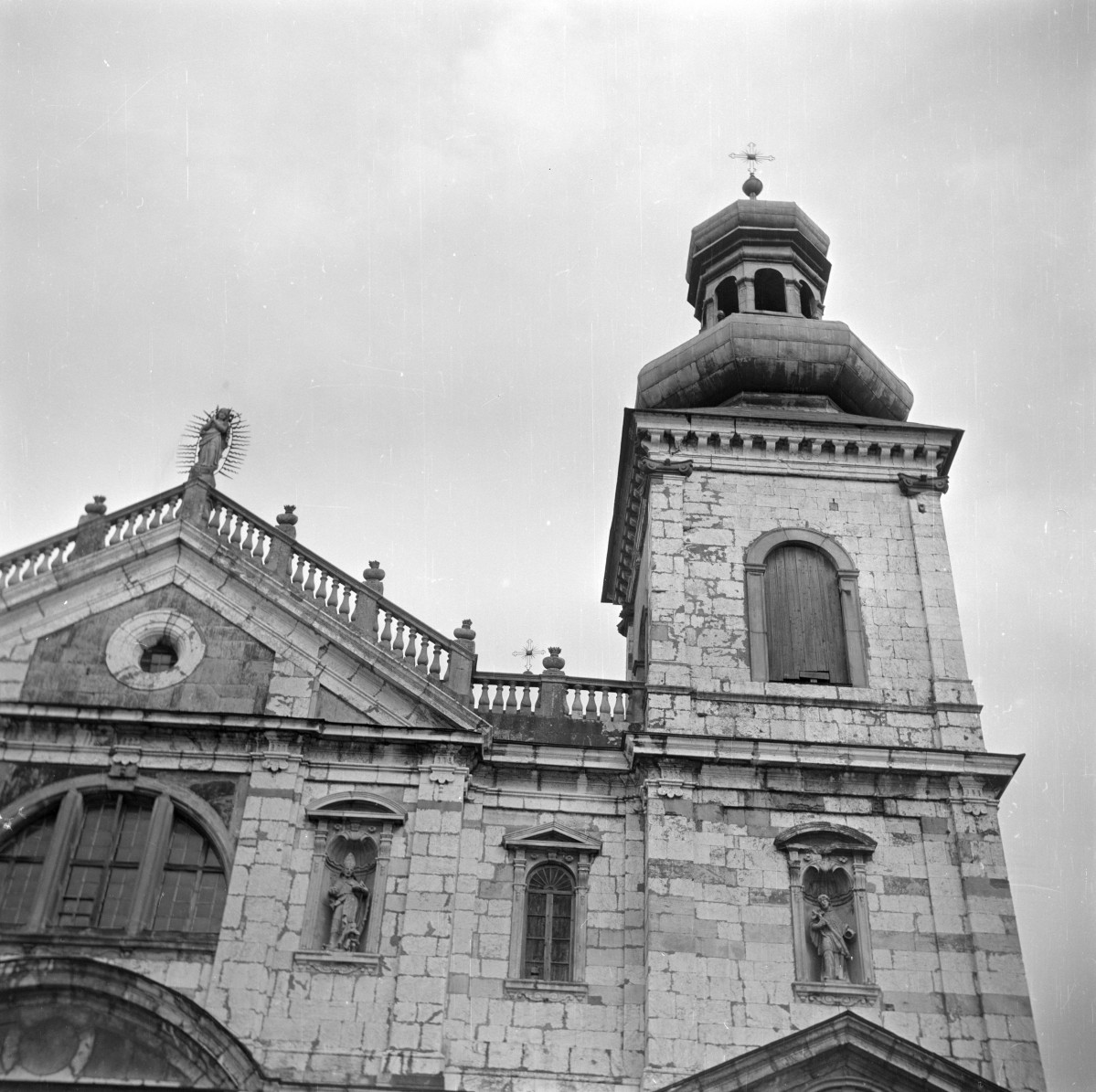 klasztor kamedułów - elewacja, wieża, szczyt, skan 1