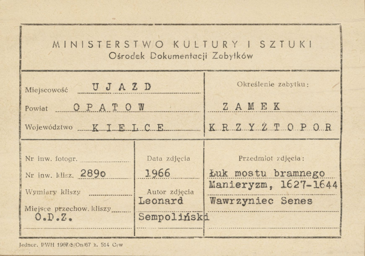 Ruiny zamku  Krzyżtopór  -  most bramny, widok od strony płd. - metryczka, skan 1