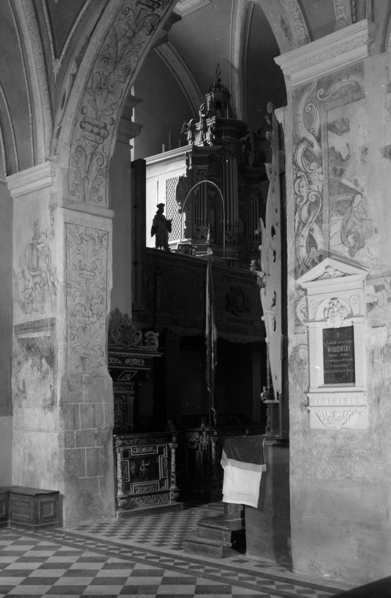 Bazylika kolegiacka Świętej Trójcy - polichromie i wodoczny prospekt organowy, skan 1