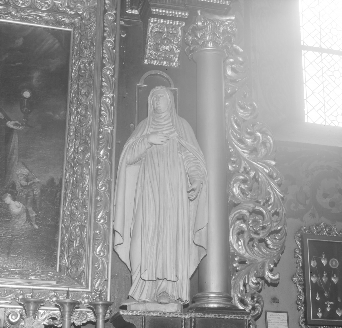 kościół parafialny pw. św.św. Marcina i Mikołaja - rzeźba św. zakonnicy z ołtarza św. Barbary, skan 1