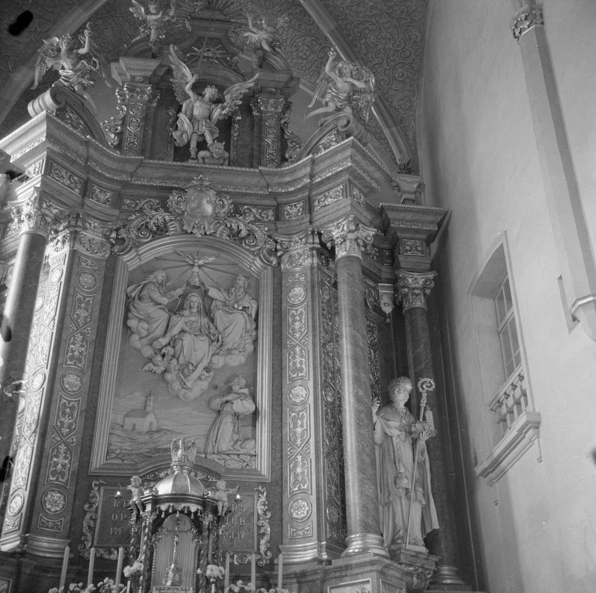kościół franciszkanów - ołtarz główny, tabernakulum, skan 1