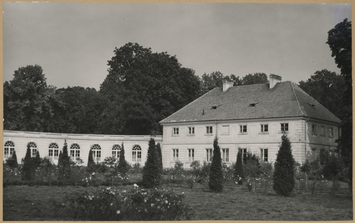 Zespół pałacowo - parkowy, pawilon wschodni i galeria, skan 1