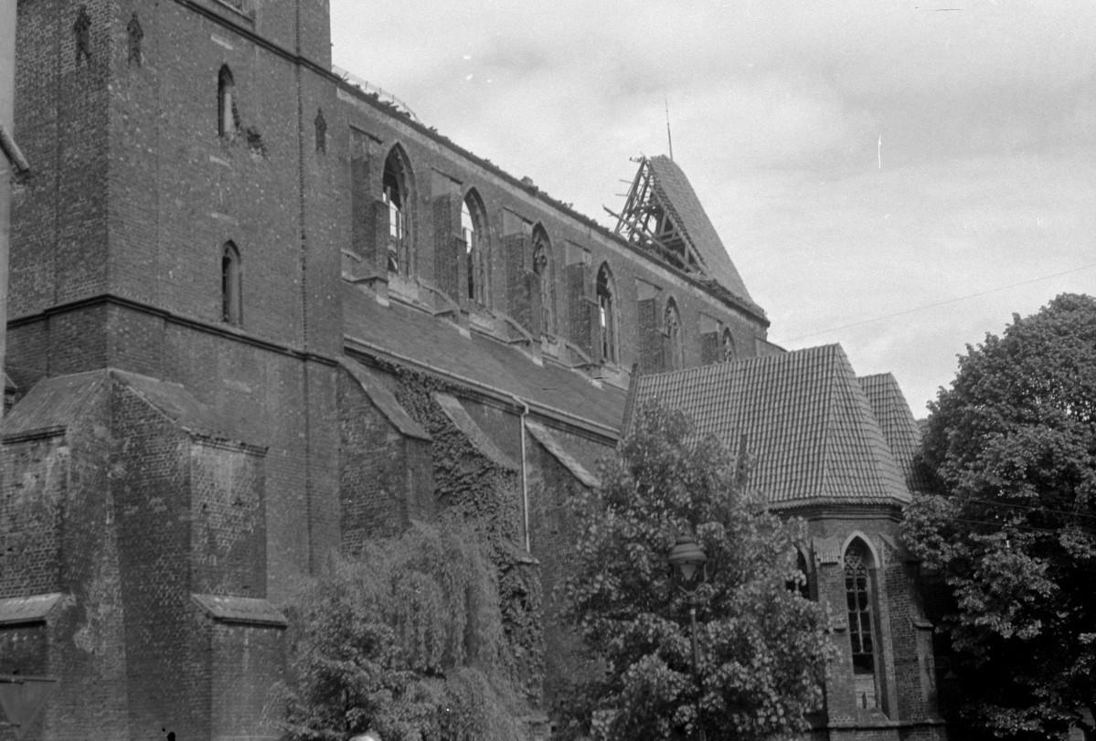 kościół - elewacja boczna, skan 1