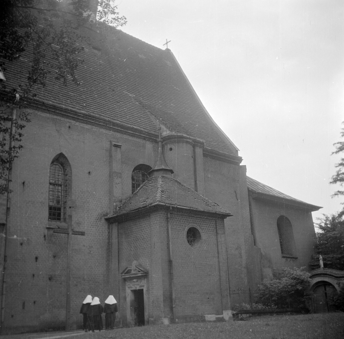 klasztor ss. bernardynek - elewacja , skan 1