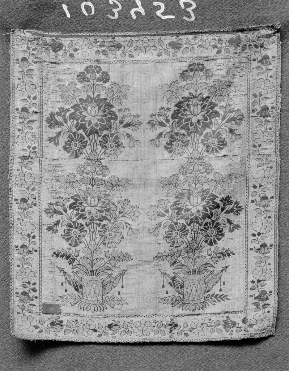 kościół pw. Wniebowzięcia Najświętszej Maryi Panny i św. Zygmunta - Muzeum Diecezjalne - zbiory - velum z pasa polskiego Paschalis z Lipkowa, skan 1